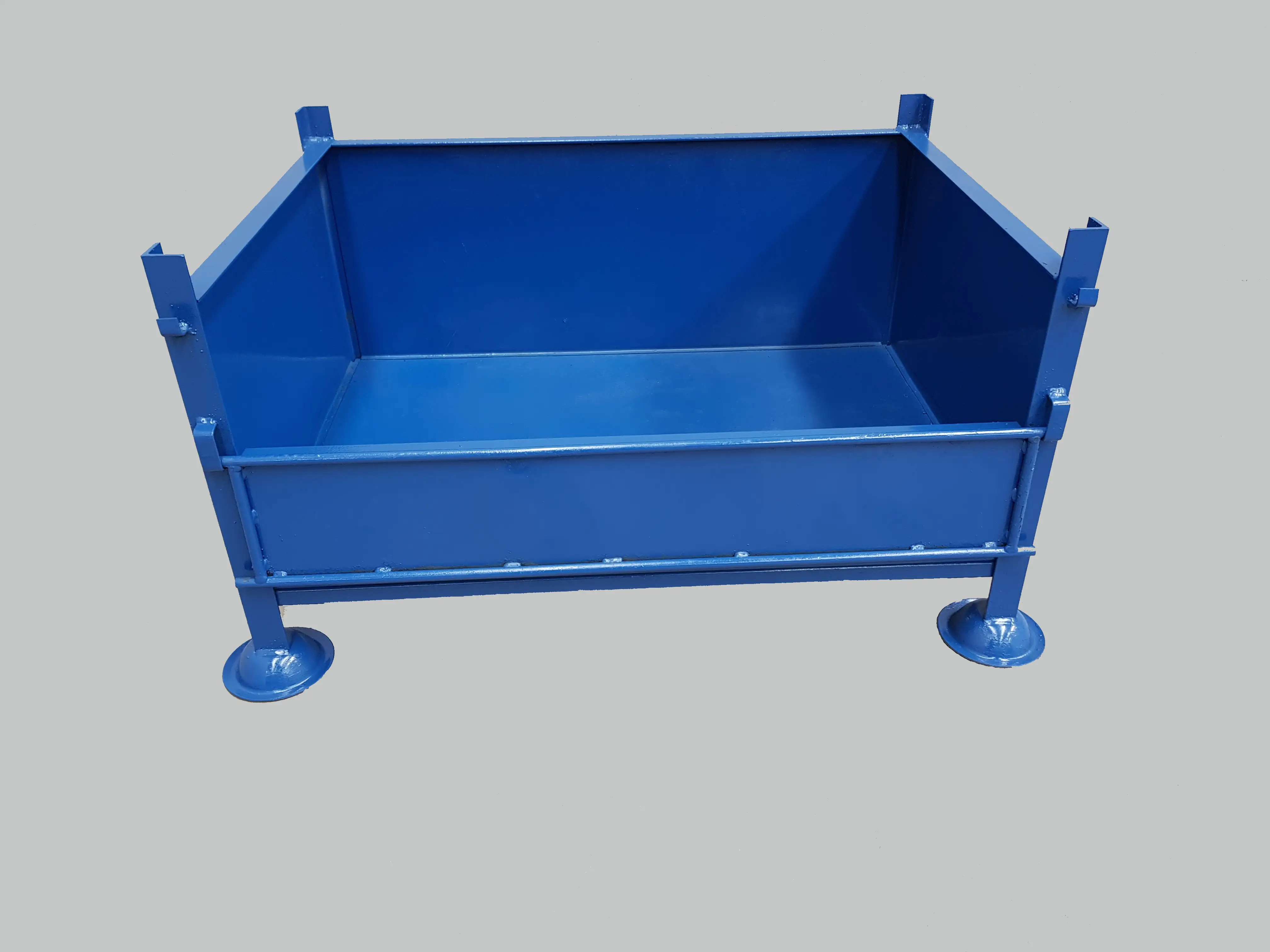 SS.3 All sheet pallet with half drop front gate.  Small parts 